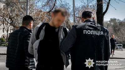 У Києві розкрито оборудку з узаконення перебування іноземців: пропонували “працевлаштування”.