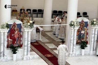 Великдень-2026: у столичних храмах моляться та освячують святкові кошики