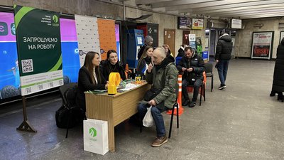 Метро Києва набирає персонал: день відкритих вакансій на “Позняках”