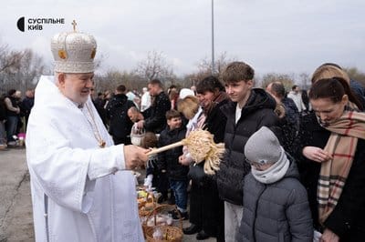 Великдень-2026: у столичних храмах моляться та освячують святкові кошики
