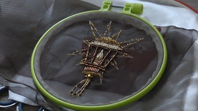 Після ГЕС — в мистецтво. Переселенка із Києва виготовляє прикраси після переїзду на Вінниччину