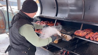Мільйонна переплата: фірма, що годувала школи Оболоні м’ясом, має повернути гроші.