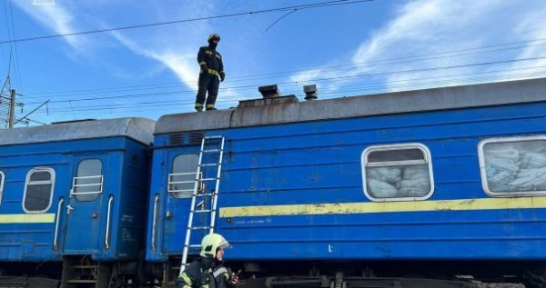 Київ: 16-річний юнак врятувався після удару електрикою на колії – інформація