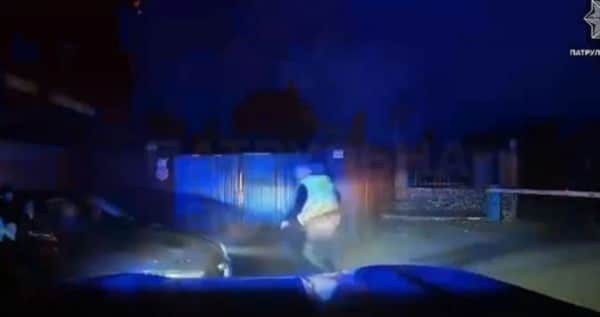 У серці Києва шофер наїхав на правоохоронця та пошкодив авто – поліція відкрила вогонь