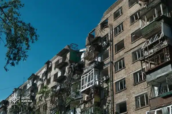 У Києві вже 56 поранених внаслідок потужної атаки росії, повідомляє міський голова. 2 Кількість постраждалих у Києві зросла до 56 осіб через масований обстріл рф - мер