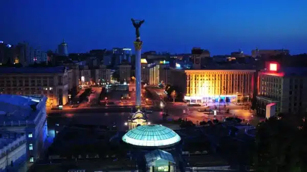 Київ піддався потужному удару ракетами та безпілотниками, є травмовані та пошкодження 2 Київ зазнав масованої атаки балістикою та дронами, є постраждалі і руйнування