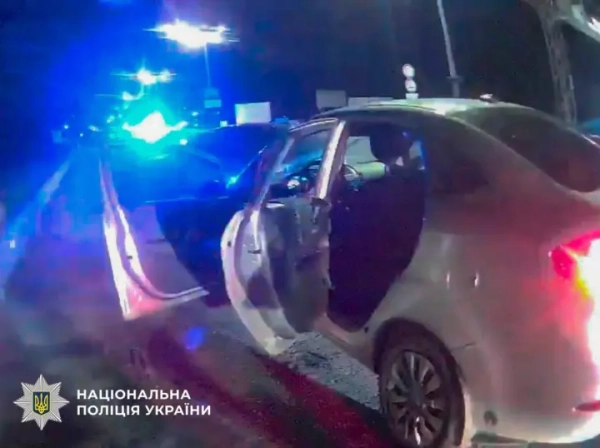 У Києві юнак на бабусиній автівці з друзями ганяв вночі, розпочато розслідування