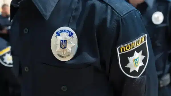 У Києві схопили злодія, котрий грабував оселі після обстрілу Подільського району. 3 У Києві затримали мародера, який обкрадав квартири після обстрілу Подолу
