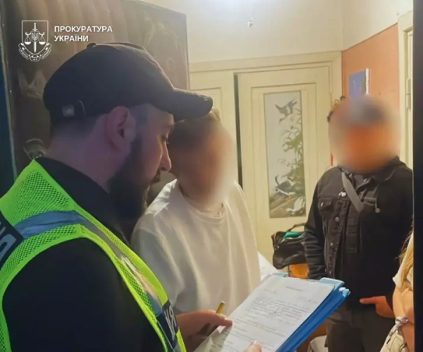 Мешканець Києва обдурив доньку полеглого воїна на 700 тисяч гривень.