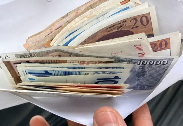 Двом самозванцям СБУ та поліції, що виманили 7 мільйонів у колишнього чиновника, висунуто обвинувачення.