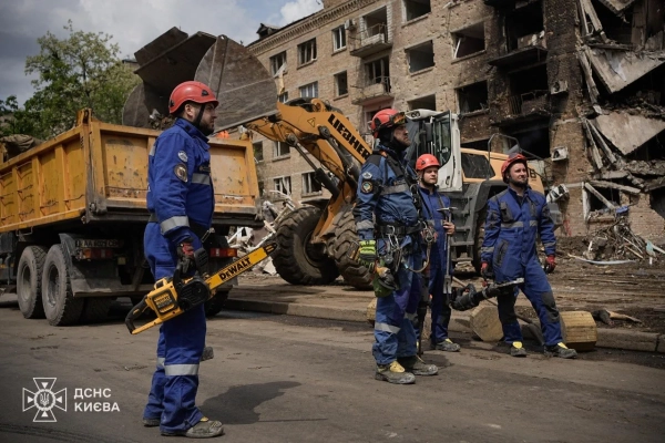 У Києві ліквідували наслідки аварії після влучання у Шевченківському районі, число потерпілих зросло до 92. 20 У Києві ліквідували наслідки аварії після влучання у Шевченківському районі, число потерпілих зросло до 92. 18