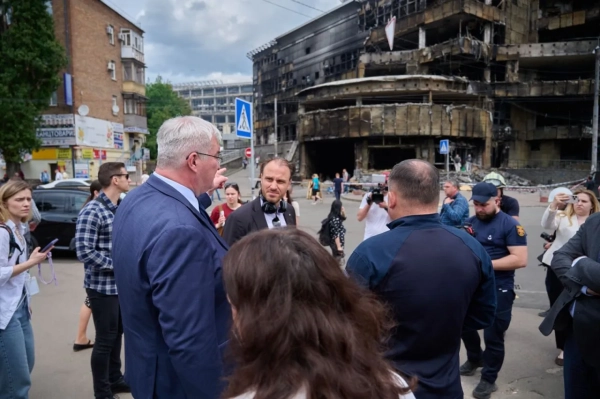 Київ: дипломатам з усього світу продемонстрували наслідки російської атаки на Лук'янівку. 12 Київ: дипломатам з усього світу продемонстрували наслідки російської атаки на Лук'янівку. 10