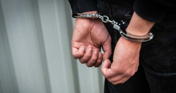 У Києві юнакові порізали обличчя ножем.