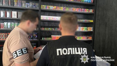 Нелегальна торгівля вейпами: більше 270 обшуків у Києві та областях