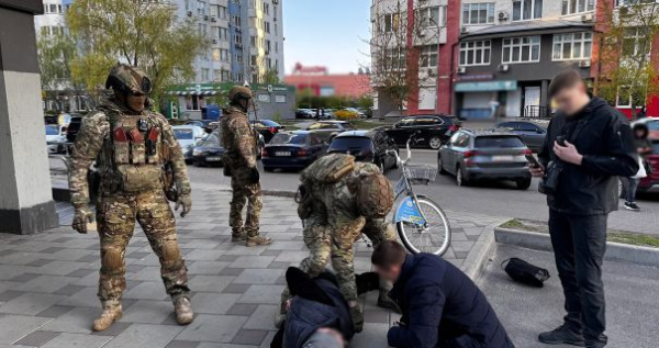 В Києві росіяни були оформлені як добровольці.
