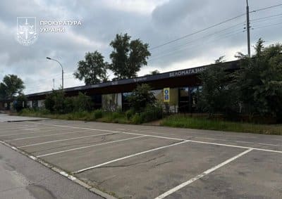 У київському парку “Муромець” демонтують нелегальну споруду близько 1000 кв. м, землю повернуть місту
