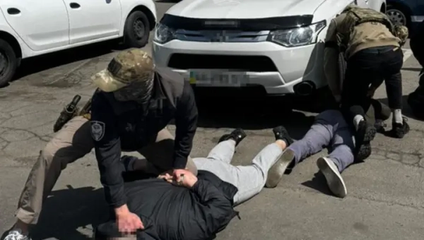 СБУ розкрила на Київщині шахрайську оборудку з ухилення від мобілізації через доброчинні організації за 16 тисяч доларів.