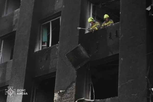 У Києві ліквідували наслідки аварії після влучання у Шевченківському районі, число потерпілих зросло до 92. 11 У Києві завершили аварійні роботи на місці удару в Шевченківському районі, кількість постраждалих зросла до 92
