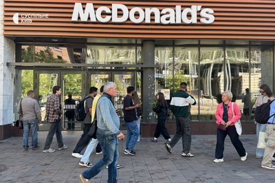 McDonald’s на Лук’янівці у Києві знову відкрито після російського нападу.