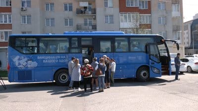 Уколи, поради лікарів, перевірки: розташування пересувного центру вакцинації в Києві