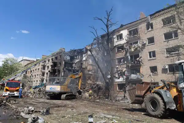 Зеленський оглянув знищений російською атакою Чорнобильський музей і Лук'янівку. 22 Зеленський оглянув знищений російською атакою Чорнобильський музей і Лук'янівку. 20