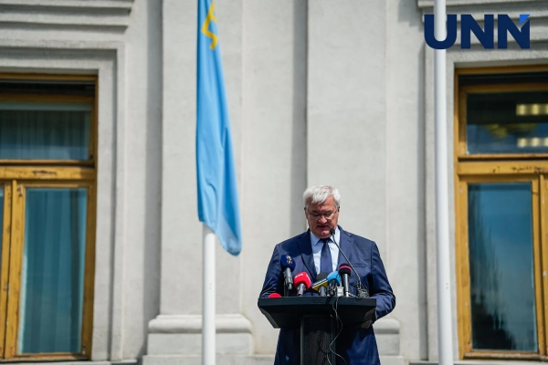 Прапор кримських татар підняли в Києві у свято прапора – фотозвіт 12