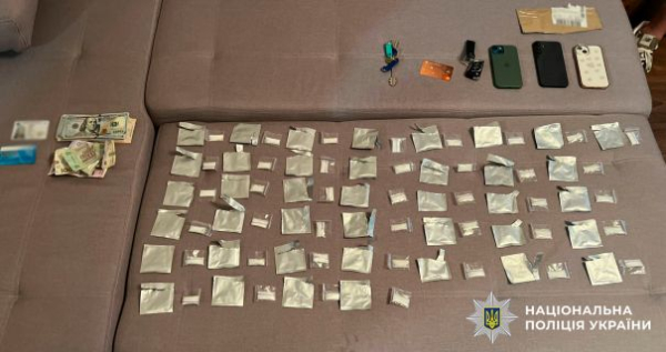 13 осіб затримано, 600 доз кокаїну вилучено: у Києві розкрито велику мережу з поширення наркотиків 9