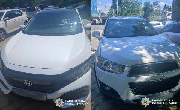 У Києві чоловік у стані сп'яніння пошкодив металевою арматурою скло у п'ятьох транспортних засобах. 8