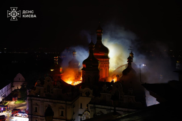 Пожежа у Лаврі після атаки "Шахеда": наслідки роботи рятувальників 10 Пожежа у Лаврі після атаки "Шахеда": наслідки роботи рятувальників 10