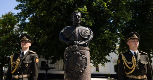 У Києво-Печерській Лаврі відкрито пам'ятник Івану Мазепі: заява президента Зеленського 2