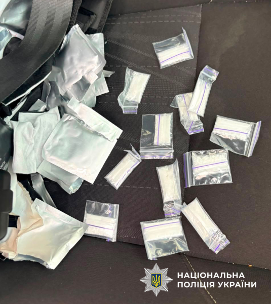 13 осіб затримано, 600 доз кокаїну вилучено: у Києві розкрито велику мережу з поширення наркотиків 10
