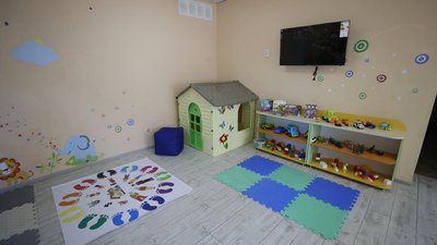 Кияни, які виховують дітей з інвалідністю, зможуть оформити тимчасовий відпочинок: нова соцпослуга запрацює з липня
