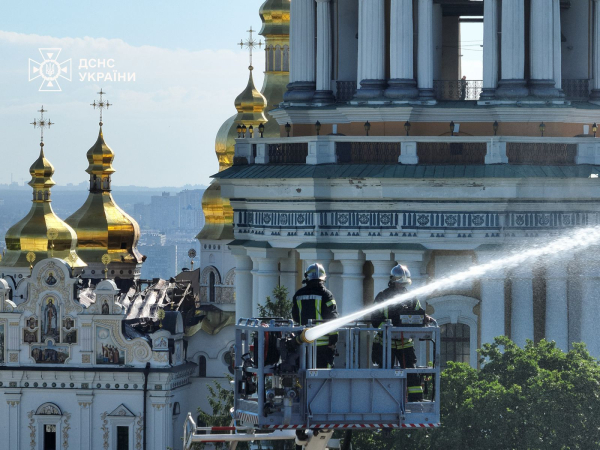 Пожежа у Лаврі після атаки "Шахеда": наслідки роботи рятувальників 12 Пожежа у Лаврі після атаки "Шахеда": наслідки роботи рятувальників 12