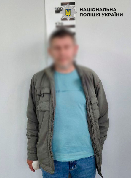 У столиці затримали чоловіка, який зберігав вдома гранату та детонатори. 6 У столиці затримали чоловіка, який зберігав вдома гранату та детонатори. 6