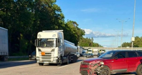 Аварія на Бориспільському шосе ускладнила рух транспорту в бік столиці. 2