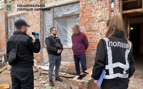 Фізичне насильство, брудні умови та вилучені документи: у столиці виявили групу, яка тримала у неволі 12 осіб 10 Фізичне насильство, брудні умови та вилучені документи: у столиці виявили групу, яка тримала у неволі 12 осіб 10