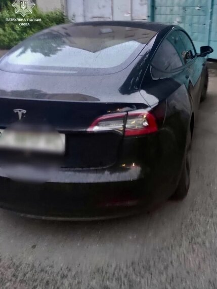 Головна 18 Нетверезий чоловік викрав Tesla зі станції технічного обслуговування після…
