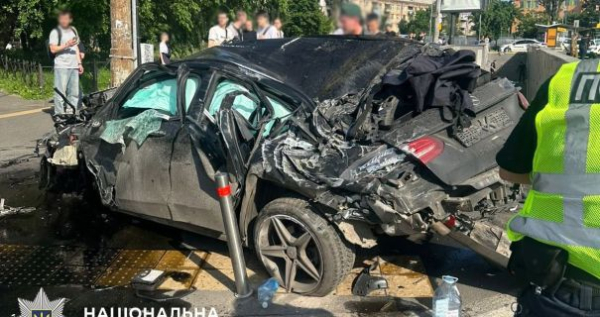 Трагічна аварія в Києві: затримано водія, який врізався в підземний перехід. 3