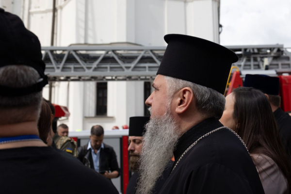 Зеленський здійснив візит до обстріляного Києво-Печерської лаври 17 Зеленський здійснив візит до обстріляного Києво-Печерської лаври 17