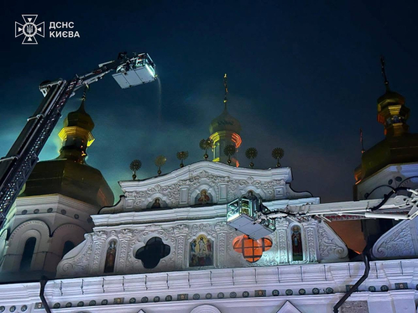 Пожежа у Лаврі після атаки "Шахеда": наслідки роботи рятувальників 11 Пожежа у Лаврі після атаки "Шахеда": наслідки роботи рятувальників 11