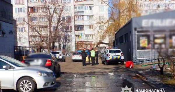 Чоловіка, який побив сусідку до смерті, судитимуть у Києві за напад біля будинку.
