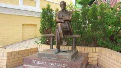 Головна 13 “Зберегти для нащадків”: музей на Полтавщині розглядає можливість придбання демонтованого київського пам’ятника Булгакову