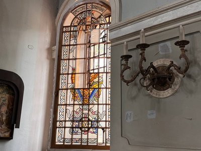 Пошкоджені історичні вітражі