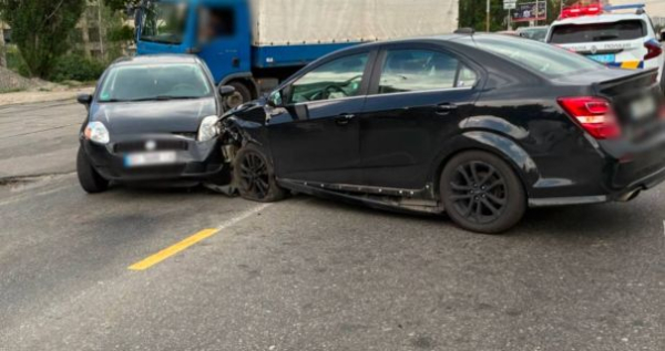 На Харківському шосе в Києві рух автомобілів ускладнено через дорожньо-транспортну пригоду. 2
