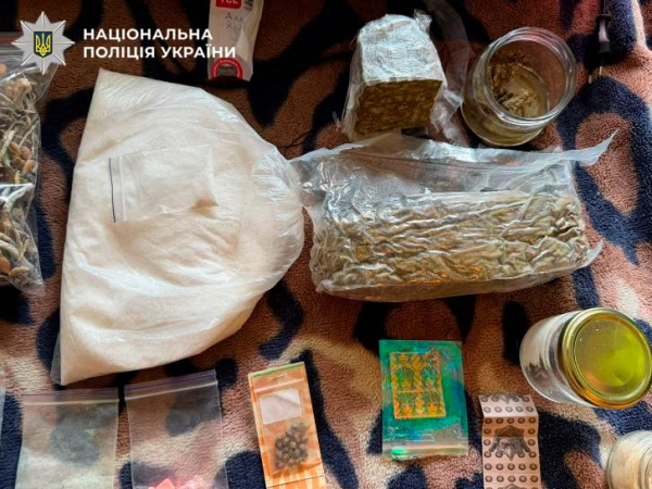 Наркоторгівля та "тусовки": у столиці виявлено 50-річного збувача наркотиків 8 Наркоторгівля та "тусовки": у столиці виявлено 50-річного збувача наркотиків 8