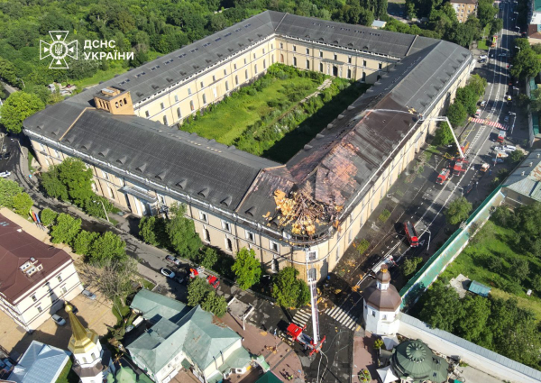 Пожежа у Лаврі після атаки "Шахеда": наслідки роботи рятувальників 15 Пожежа у Лаврі після атаки "Шахеда": наслідки роботи рятувальників 15