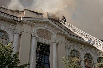 Харківський художній музей горить після влучання РФ, 14 червня 2026 року