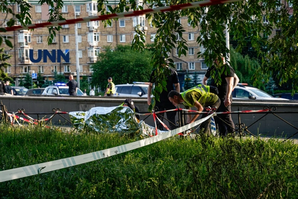 Mercedes врізався в тунель у Києві: повна інформація та унікальні фото з місця трагічної аварії 16 Mercedes врізався в тунель у Києві: повна інформація та унікальні фото з місця трагічної аварії 14
