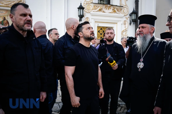 Зеленський: російський удар по Україні забрав життя 11 людей, пожежі у Лаврі та Мистецькому арсеналі були ліквідовані. 2 Удар рф по Україні забрав життя 11 людей, пожежі у Лаврі та Мистецькому арсеналі ліквідували - Зеленський