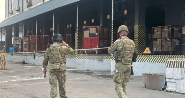 Вибух на київському поштовому терміналі забрав життя однієї людини. 3